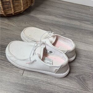 Hey dudes white glittery